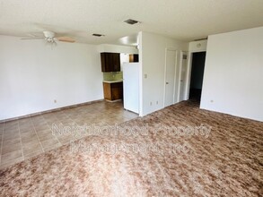 286 W Holland Ave in Clovis, CA - Building Photo - Building Photo