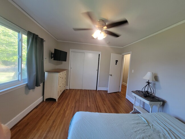 2404 Edison St in Charlotte, NC - Building Photo - Building Photo