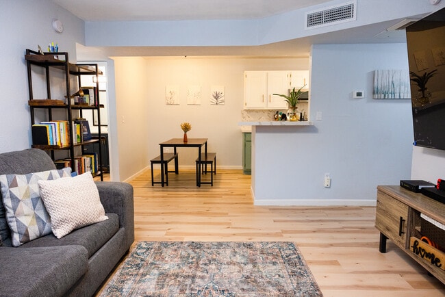 1385 W University Ave, Unit 166
