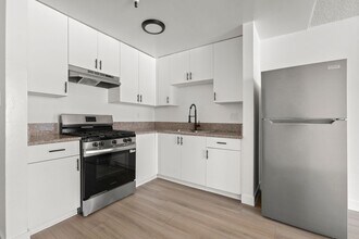 Welcome Home || Apply Now || Newly Remodeled in Los Angeles, CA - Foto de edificio - Interior Photo