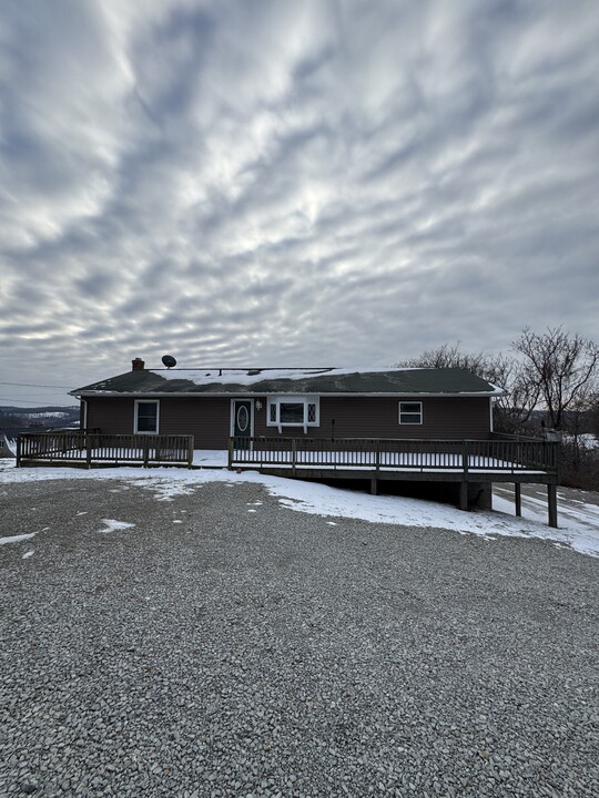 211 Dividing Ridge Rd in Amity, PA - Building Photo