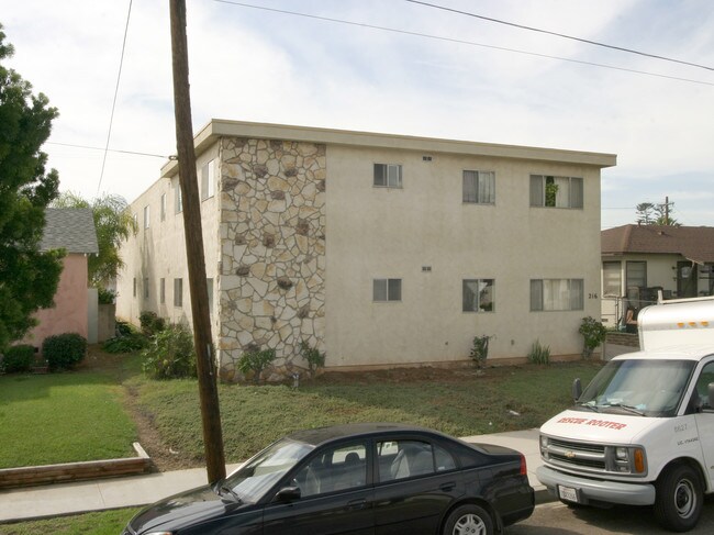 216 Del Mar Ave in Chula Vista, CA - Foto de edificio - Building Photo