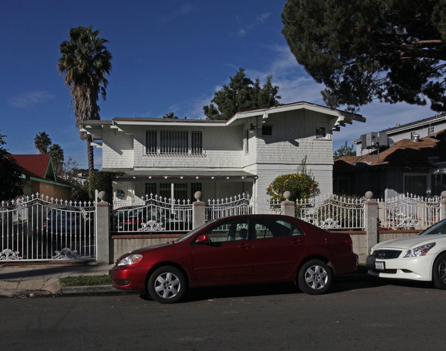 1729 Mariposa in Los Angeles, CA - Foto de edificio - Building Photo