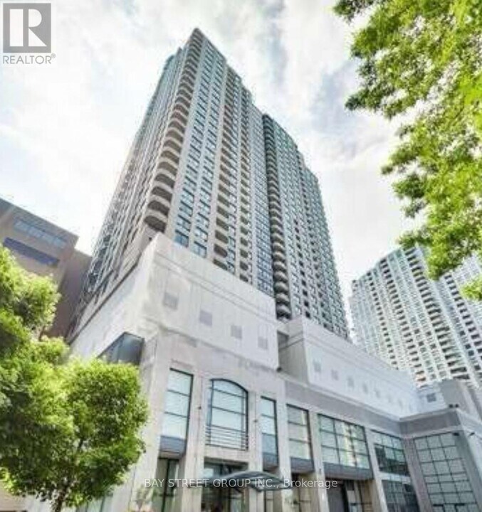 8-2518 Hillcrest Ave in Toronto, ON - Building Photo