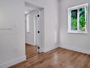 2273 SW 5th St in Miami, FL - Foto de edificio - Building Photo