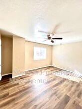 6056 Northwest Expy in Warr Acres, OK - Building Photo - Building Photo