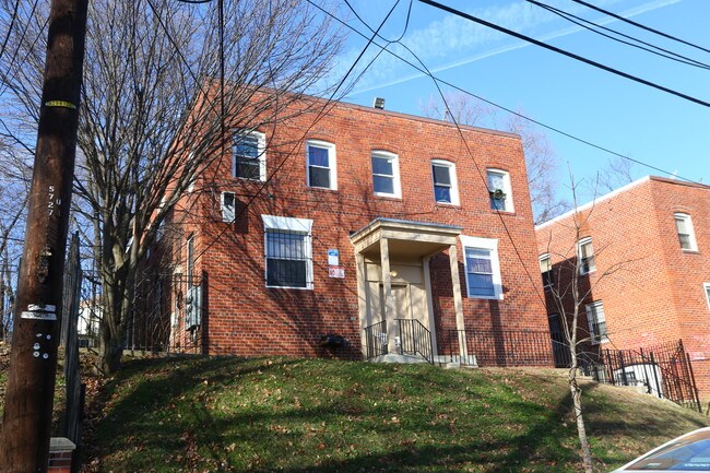 3113 Buena Vista Ter SE in Washington, DC - Building Photo - Building Photo