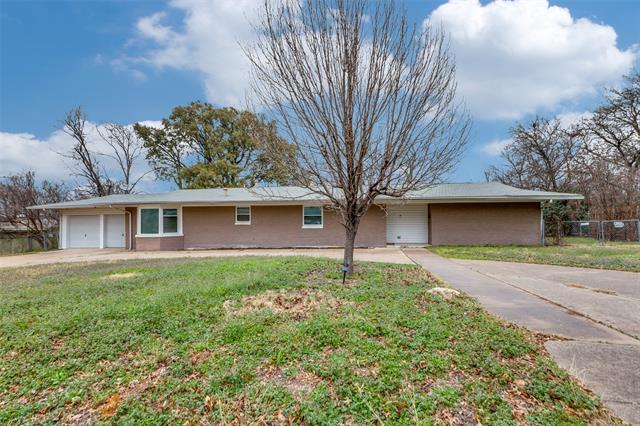 5341 Wooten Dr in Fort Worth, TX - Foto de edificio