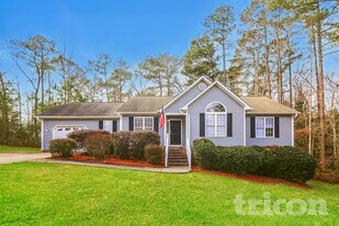 76 Wild Oaks Ct in Fuquay Varina, NC - Building Photo