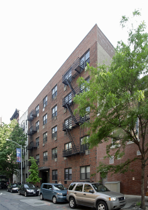 404 E 75th St in New York, NY - Building Photo