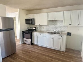 1506 Crestview Dr in Danville, IL - Building Photo - Building Photo