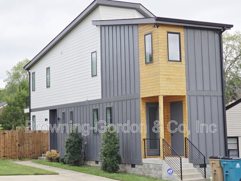 313 Pioneer Ln in Nashville, TN - Foto de edificio
