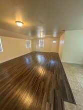 133 W 74th St in Los Angeles, CA - Foto de edificio - Building Photo