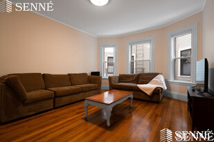 21 Trowbridge St, Unit 1A in Cambridge, MA - Building Photo