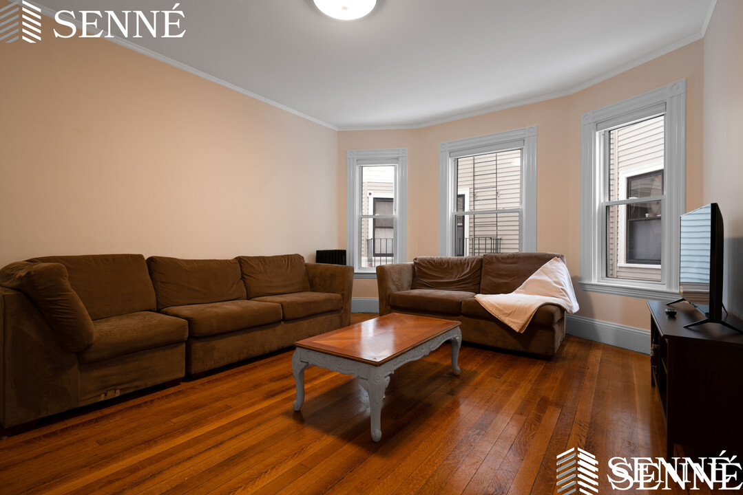 21 Trowbridge St, Unit 1A in Cambridge, MA - Building Photo