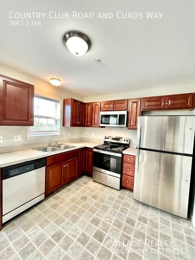 703 Country Club Rd in Red Lion, PA - Building Photo - Building Photo