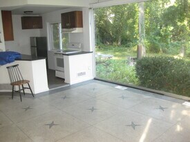 109 Webbs Hill Rd in Stamford, CT - Building Photo