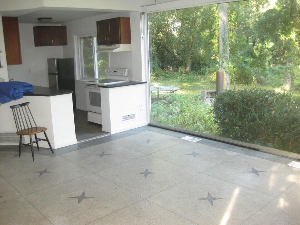 109 Webbs Hill Rd in Stamford, CT - Building Photo