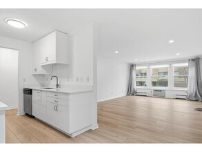 821 Douglas Ave in Minneapolis, MN - Building Photo - Building Photo