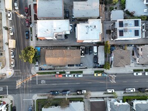 1103 S Hobart Blvd in Los Angeles, CA - Building Photo - Building Photo