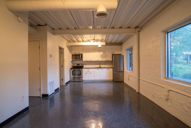 15 Burbank Dr SW in Atlanta, GA - Building Photo