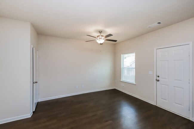 604 Highwood Ln in East Point, GA - Building Photo - Building Photo