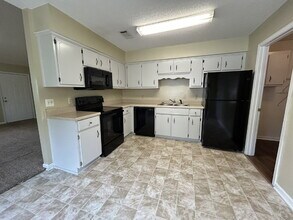 47 Sheila Dr in Hinesville, GA - Foto de edificio - Building Photo