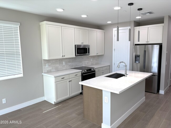 property at 1019 E Pasadena Ave