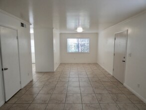 350 Chestnut Ave in Carlsbad, CA - Building Photo - Building Photo