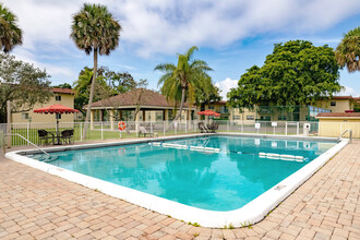 Cross Creek Apartments in Margate, FL - Building Photo - Building Photo