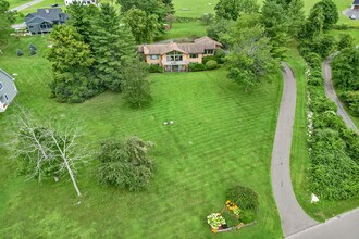 37 Kalliste Hill in Great Barrington, MA - Foto de edificio - Building Photo