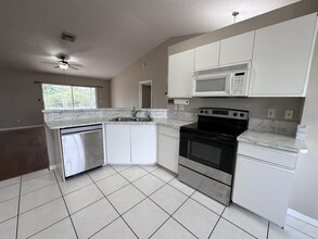 474 SW Fields Ave in Port St. Lucie, FL - Building Photo - Building Photo