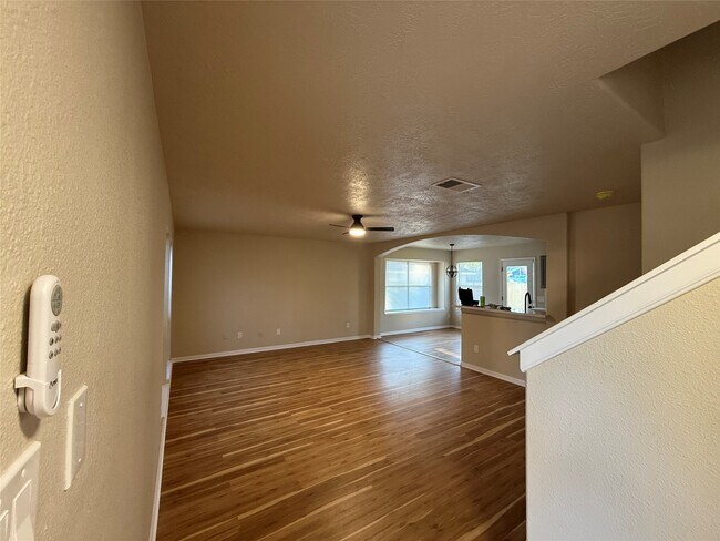 14159 Running Bear Dr in Willis, TX - Foto de edificio - Building Photo