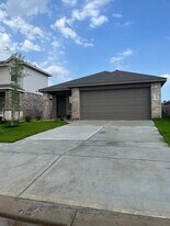 24330 Saddlestone Green Dr in Spring, TX - Building Photo