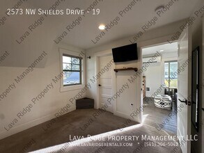 2573 NW Shields Dr in Bend, OR - Building Photo - Building Photo