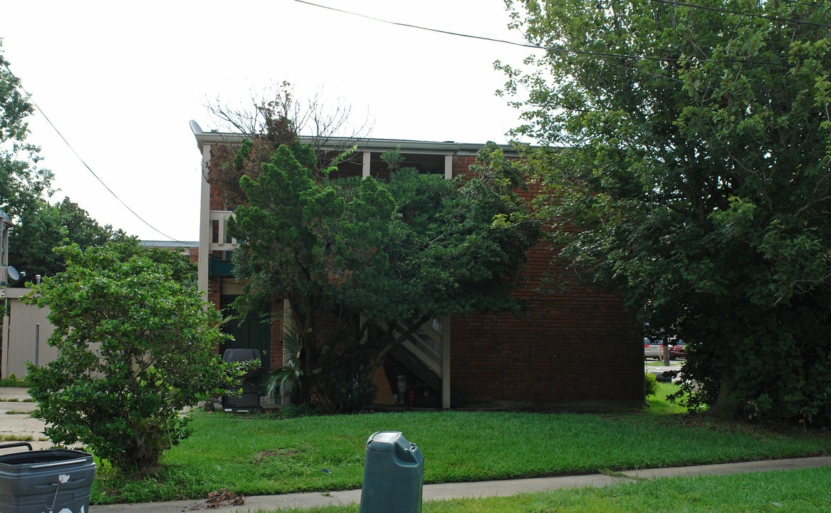 3413 Kent Ave in Metairie, LA - Foto de edificio