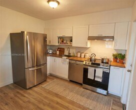 3331 NW 43rd Terrace in Miami, FL - Building Photo - Building Photo