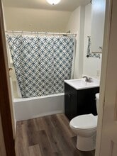 455 S Arch Ave, Unit B in New Richmond, WI - Foto de edificio - Building Photo