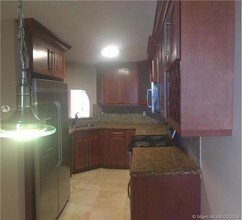 10101 SW 154th Cir Ct in Miami, FL - Foto de edificio - Building Photo