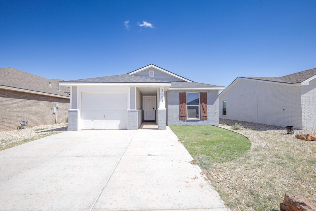 2904 Bryan Ave in Wolfforth, TX - Building Photo