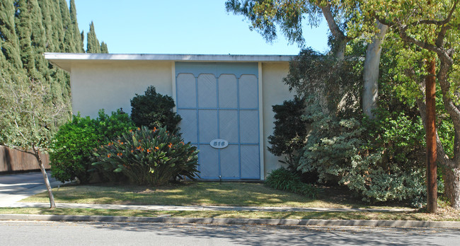 516 Oak Knoll ave Dr in Pasadena, CA - Building Photo - Building Photo