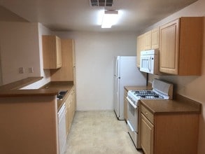 8250 N Grand Canyon Dr in Las Vegas, NV - Building Photo - Building Photo