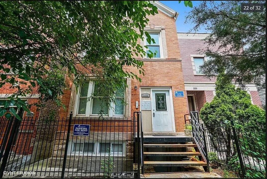 2222 W Belden Ave in Chicago, IL - Foto de edificio