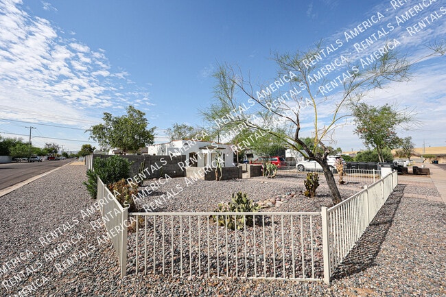 2047 E Virginia Ave in Phoenix, AZ - Building Photo - Building Photo