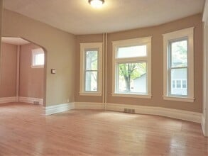 738 Magnolia Ave E, Unit #1 in St. Paul, MN - Building Photo - Building Photo