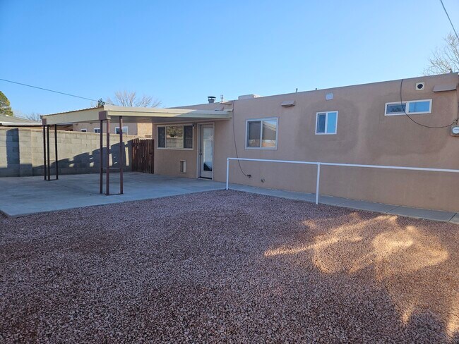 3513 Sierra Vista Dr in Farmington, NM - Building Photo - Building Photo