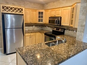 6607 Osprey Lake Cir in Riverview, FL - Building Photo - Building Photo