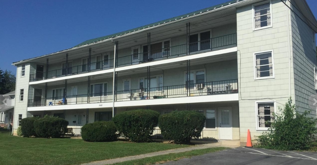 1645 Scotland Ave in Chambersburg, PA - Foto de edificio