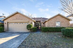2506 Arapaho Dr in Arlington, TX - Building Photo