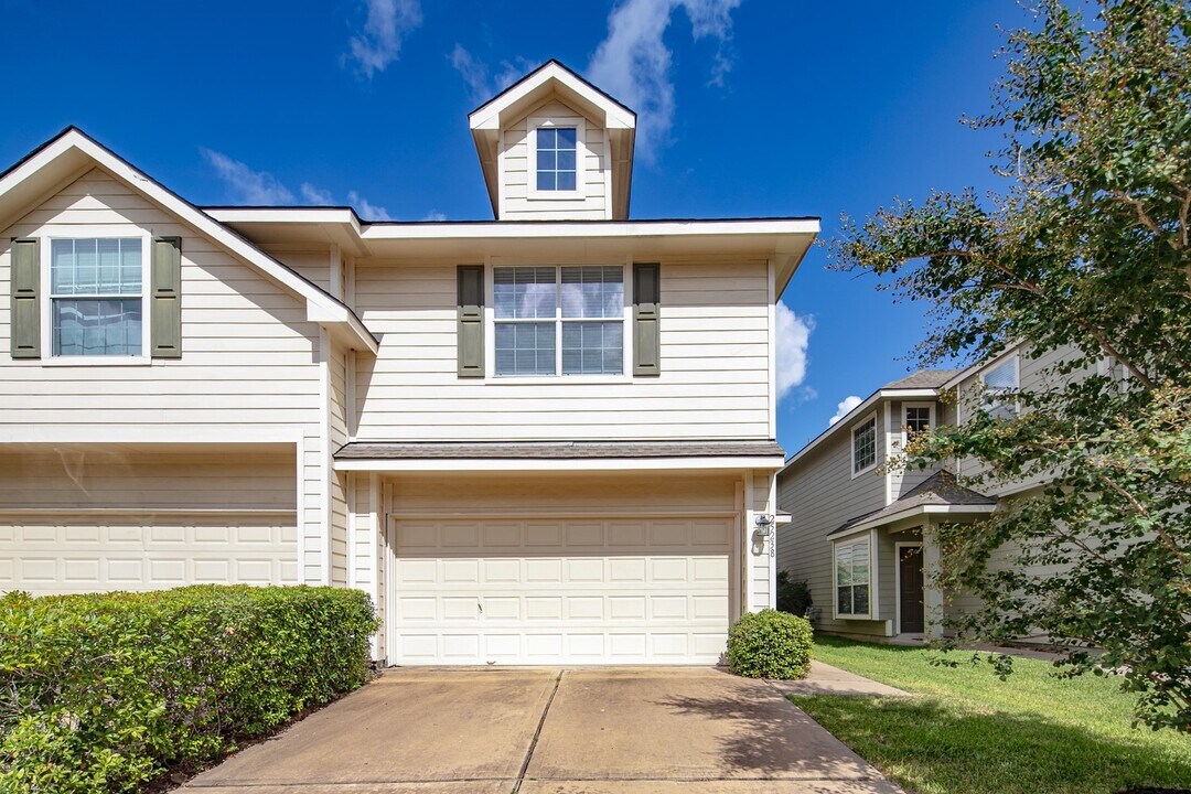 25238 Finchgrove Ln in Katy, TX - Building Photo